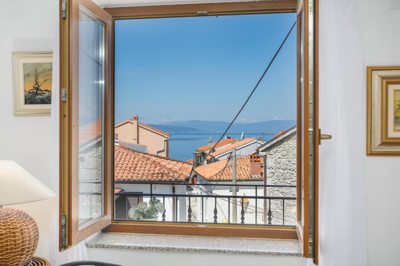 Apartmen Plus U Centru Blizu Plaze Njivice Bagian luar foto