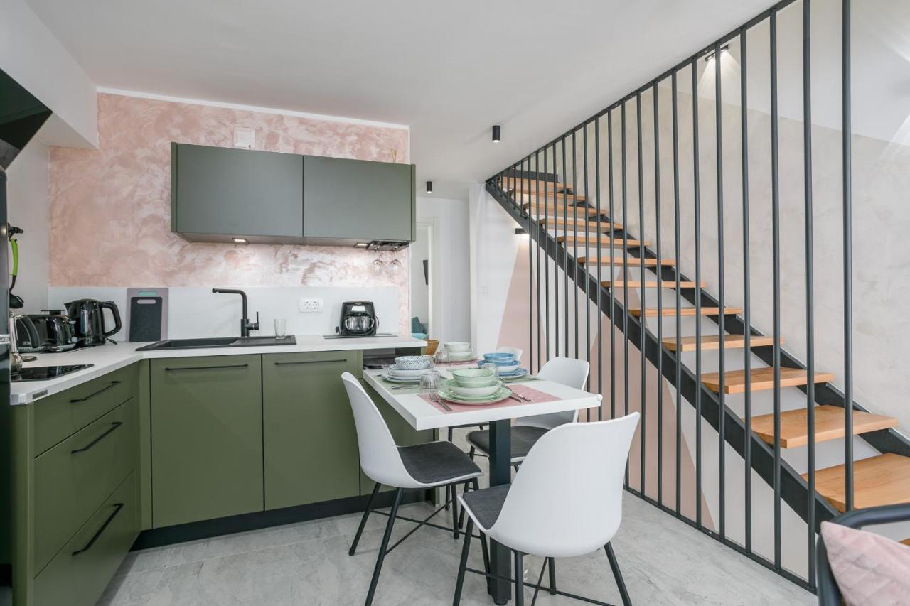 Apartmen Plus U Centru Blizu Plaze Njivice Bagian luar foto