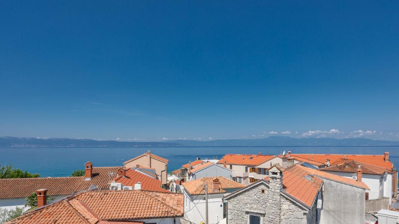 Apartmen Plus U Centru Blizu Plaze Njivice Bagian luar foto