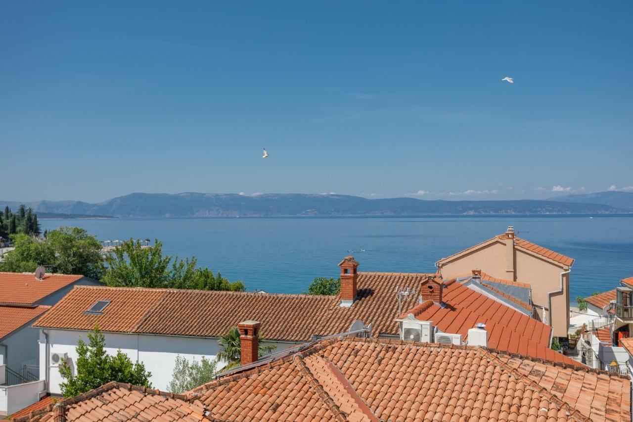 Apartmen Plus U Centru Blizu Plaze Njivice Bagian luar foto