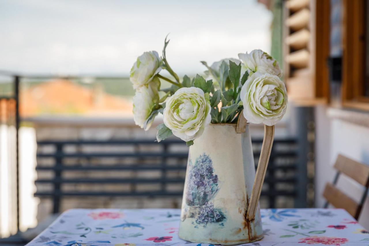 Apartmen Plus U Centru Blizu Plaze Njivice Bagian luar foto
